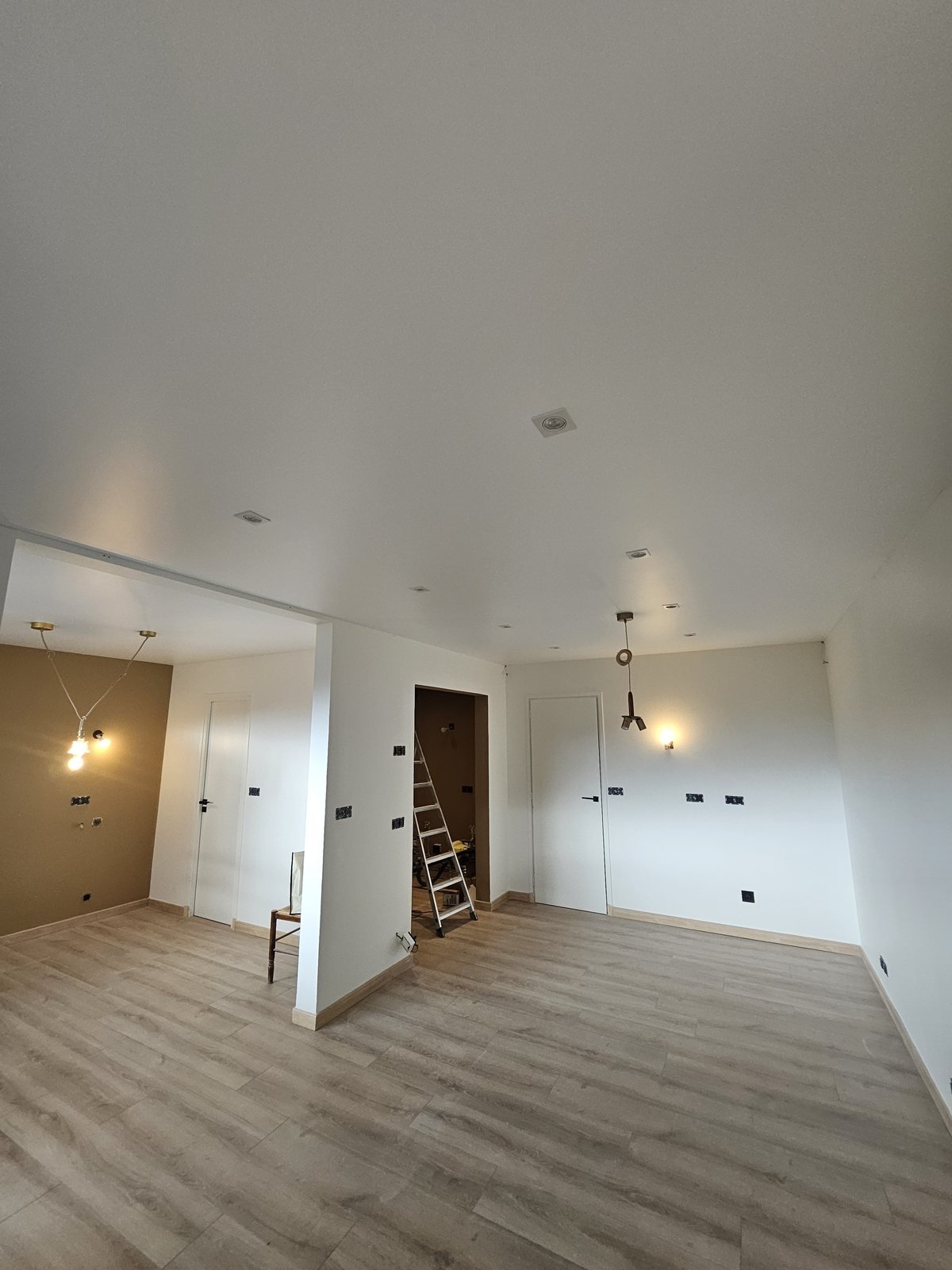 Séjour — toile mate & spots