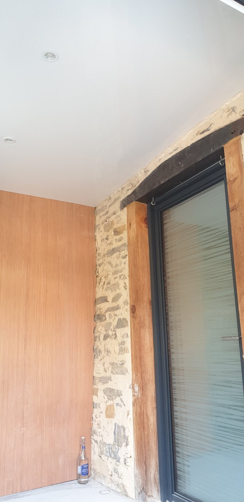 Entrée — toile mate blanche